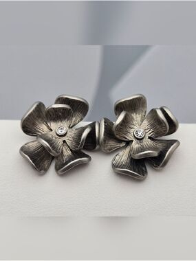 Vintage Style Oxidized Silver Tone Flower Earrings Rhinestone Center 7/8" New
